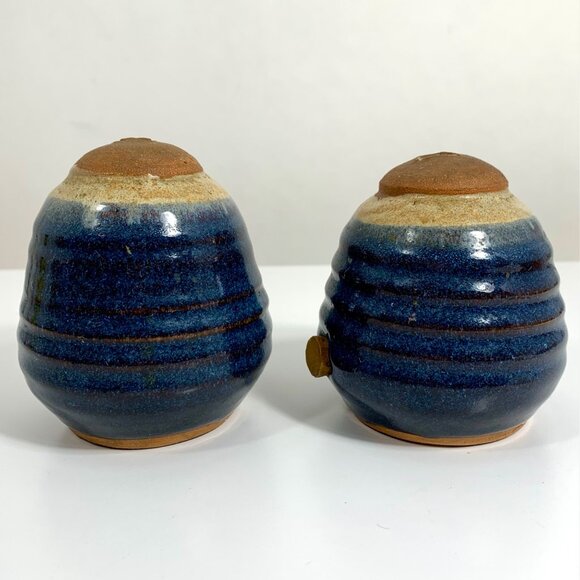 1983 Handcrafted Blue Ceramic Salt & Pepper Shaker Set Ribbed Design MCM Signed - Picture 6 of 9